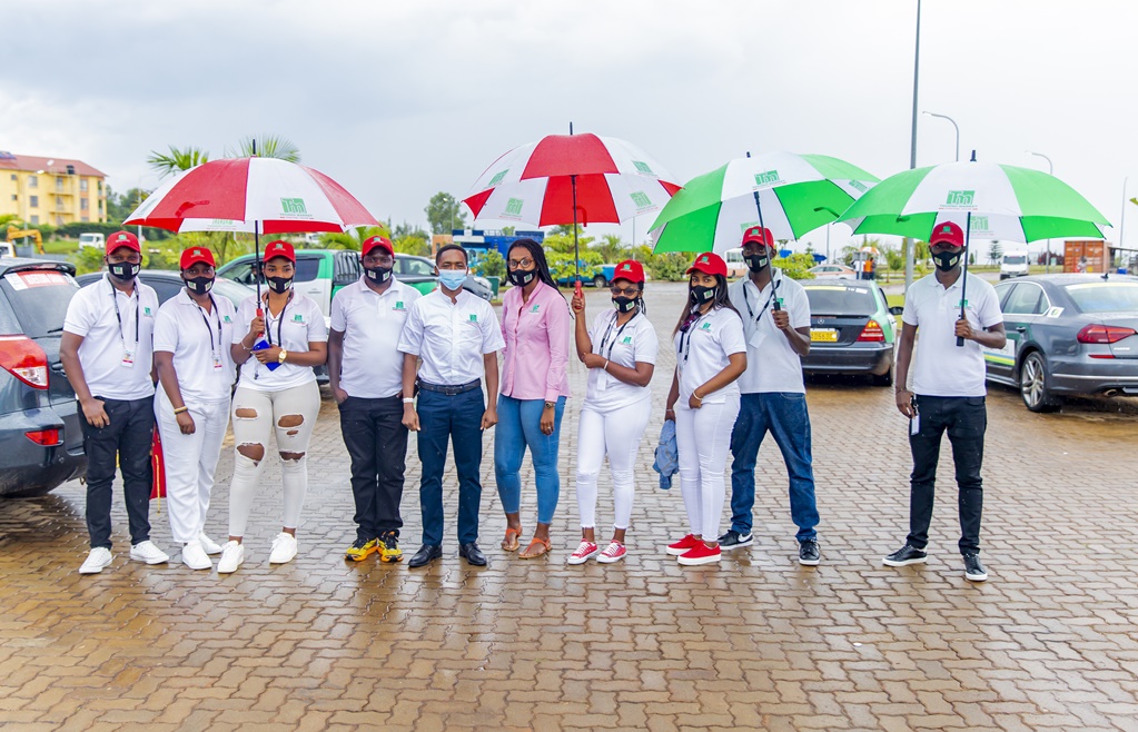 Nyuma ya Tour du Rwanda 2021, abayobozi, abakozi n'abafashije Techno Market muri iri siganwa rizenguruka igihugu bafashe ifoto y'urwibutso