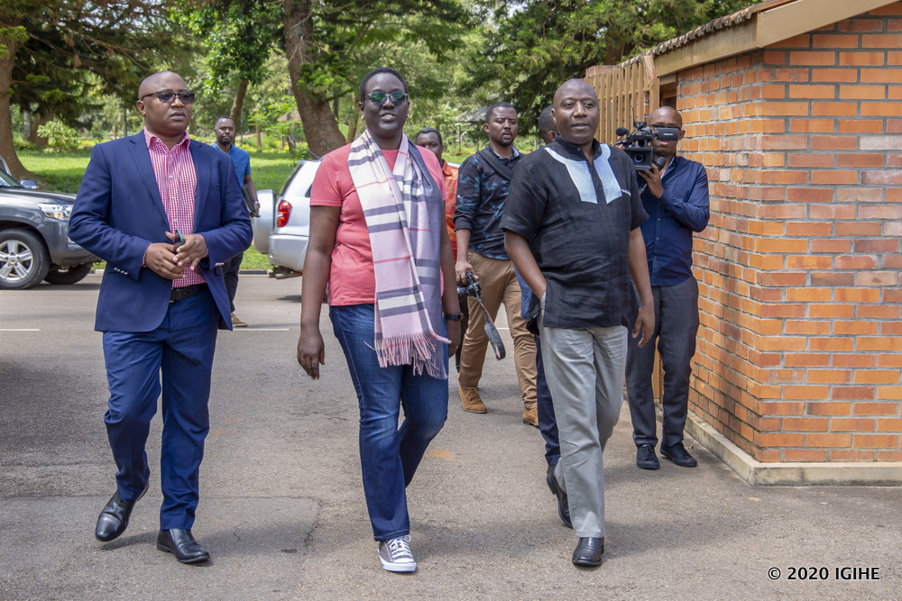 Minisitiri w’Intebe, Dr Edouard Ngirente (iburyo), Minisitiri Ushinzwe Imirimo y’inama y’Abaminisitiri, Kayisire Marie Solange na Rugigana Evariste, Umuyobozi Mukuru mu Biro bya Minisitiri w’Intebe