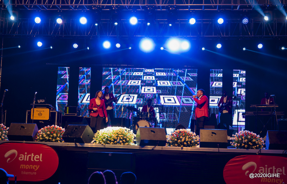 Symphony Band niyo yacurangiye abahanzi baririmbye muri iki gitaramo