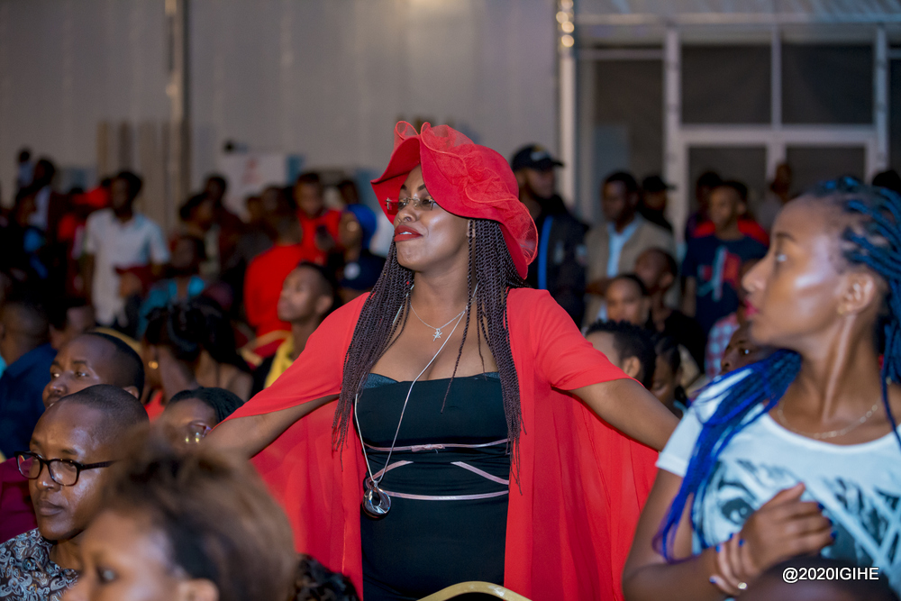 Ababyeyi bizihiwe n'igitaramo cya Yverry