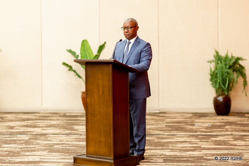Umunyamabanga Nshingwabikorwa w’Ubunyamabanga bw’Urwego Rushinzwe Imyigishirize y’Abakozi bo mu Rwego rw’Ubuzima, Dr Patrick Ndimubanzi, asobanura ibikubiye muri porogaramu y'amasomo agenewe abo mu rwego rw'ubuvuzi