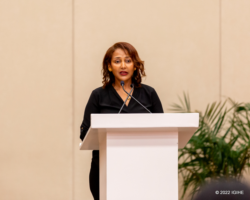 Umuyobozi ushinzwe Porogaramu Mpuzamahanga muri Susan Thompson Buffett Foundation, akaba no mu bagize Inama Ngishwanama ya Kaminuza ya Butaro, UGHE, Prof. Senait Fisseha, yavuze ko iyi gahunda y’amasomo izatuma igihugu kibasha kubona abaganga b’inzobere