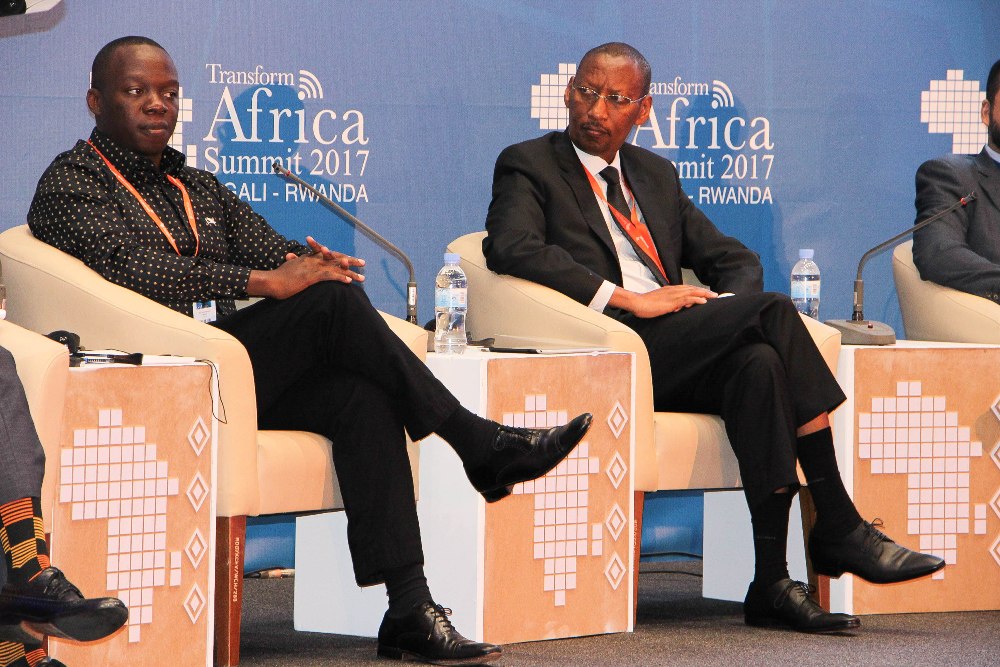 Muhire Louis Antoine na Guverineri wa Banki Nkuru y'Igihugu, John Rwangombwa, batanze ikiganiro muri Transform Africa 2017