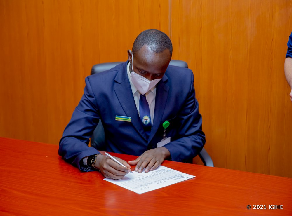 Urwego rushinzwe Abinjira n’Abasohoka mu Rwanda rwemeje ko rwakiriye Munyenyezi Béatrice