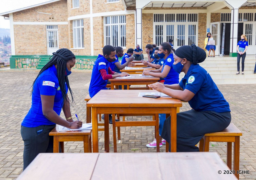 Abanyeshuri bagize umwanya wo gusangira ibitekerezo