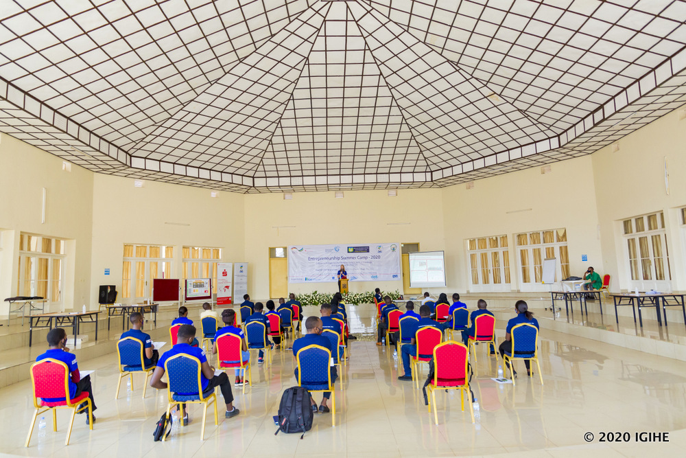 Aya mahugurwa azajya aba hubahirizwa ingamba zo kwirinda icyorezo cya Coronavirus