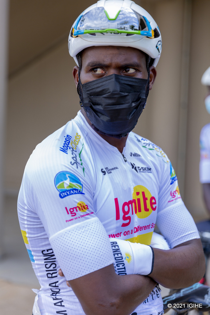 Areruya Joseph yavuye muri Tour du Rwanda 2021 nyuma yo kugorwa n'igare ndetse agafatwa n'imbwa