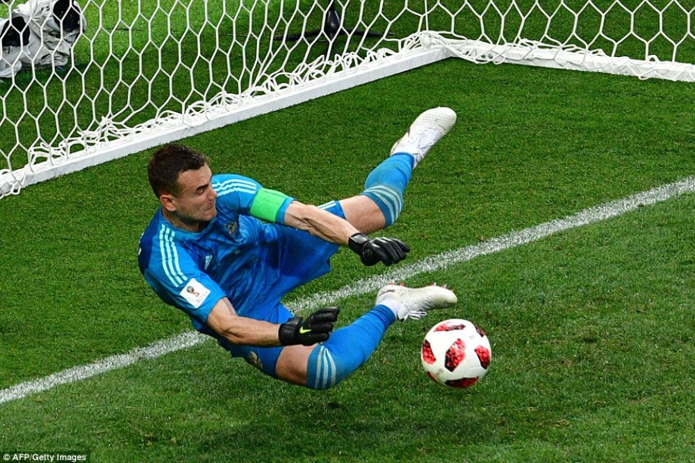 Igor Akinfeev yabanje gukuramo penaliti ya Koke