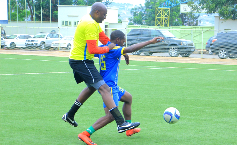 Ikipe y'abanyamakuru yari yiganjemo abakiri bato