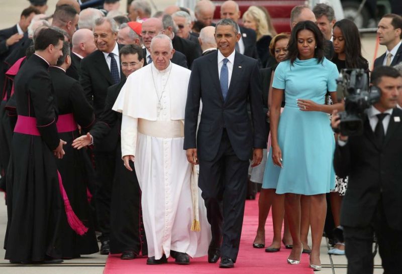 Perezida Obama yari yazanye n'umuryango we kwakira Umushumba wa Kiliziya Gatolika