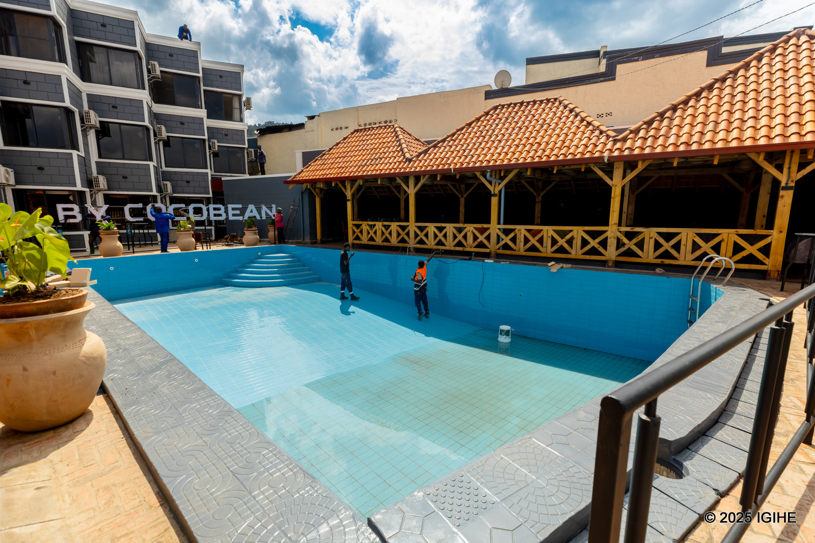 Piscine yamaze gutunganywa hasigaye amasuku ya nyuma bagashyiramo amazi