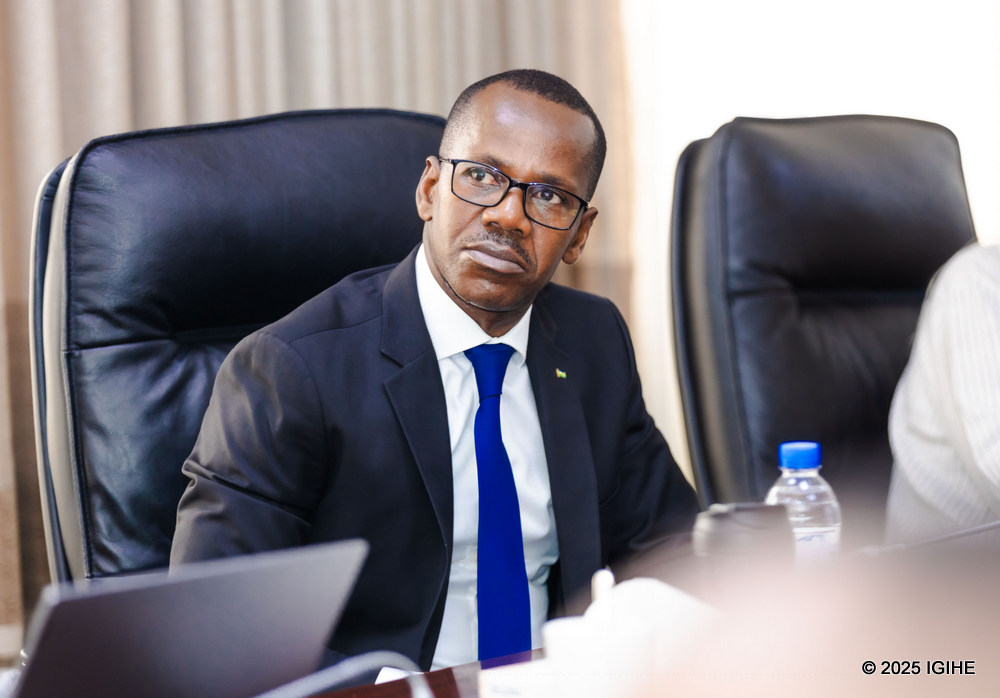 Senateri Uwizeyimana Evode ntiyumva uburyo imbangukiragutabara ya Leta igenda itagira ubwishingizi