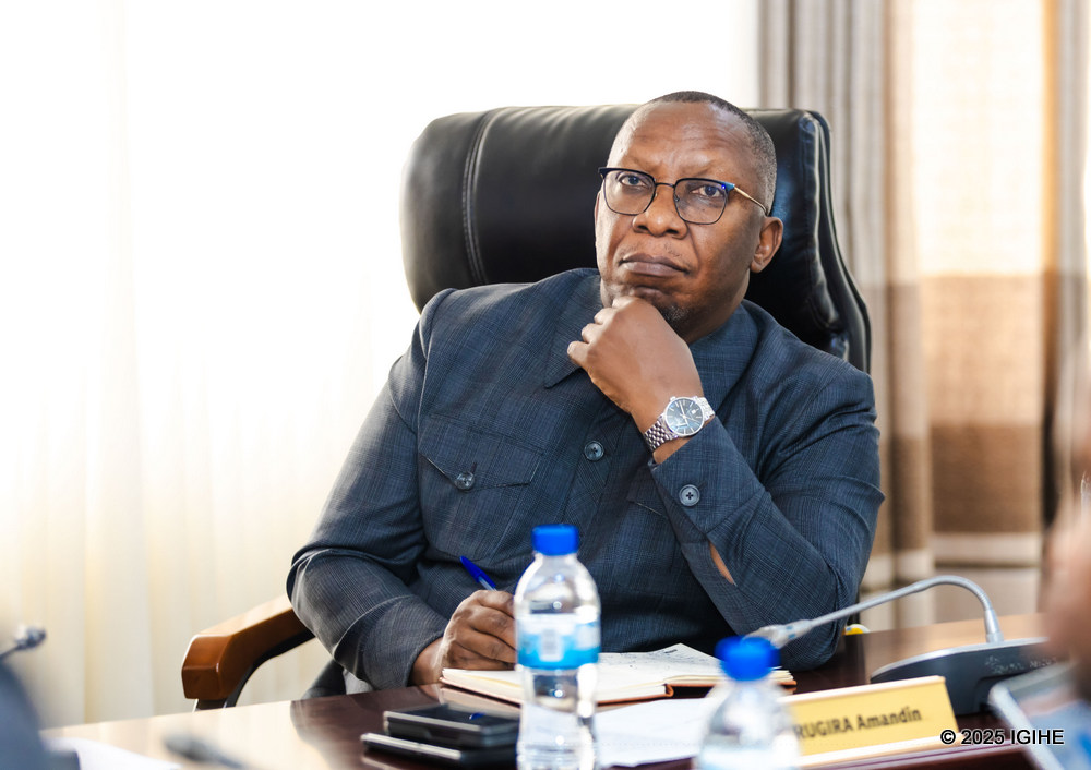 Senateri Amb. Amandin Rugira yagaragaje ko amagare akomeje kwiyongera kandi ashobora guteza impanuka