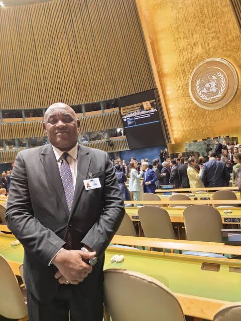 Minisitiri w’Ubuzima wa Uganda, Chris Baryomunsi, yatangaje ko amategeko y’igihugu cye abuza imibonano mpuzabitsina hagati y’abahuje ibitsina ashingiye ku muco n’imyemerere byacyo