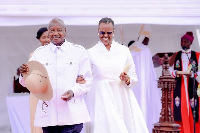 Museveni yashimye Imana yarokoye umugore we