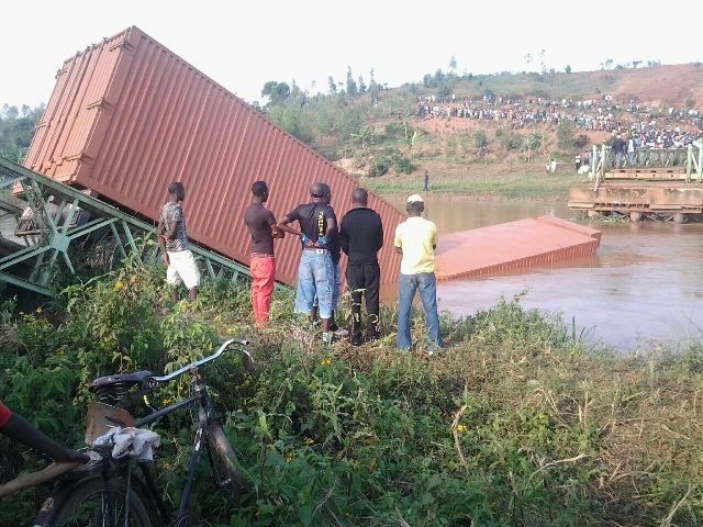 Ikamyo yaciye ikiraro gihuza Bugesera na Ngoma