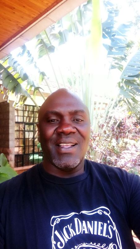 Handa yifuza ko umwana we yazatera ikirenge mu cy'uwo yamwitiriye