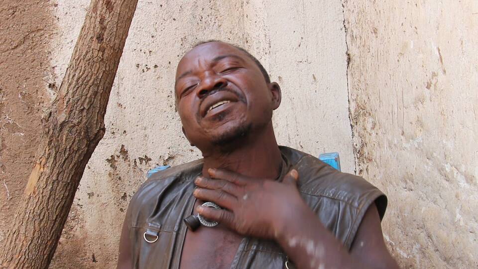 Uyu mugabo avuga ko kumara igihe kinini atikoza amazi abiterwa n'ubushake