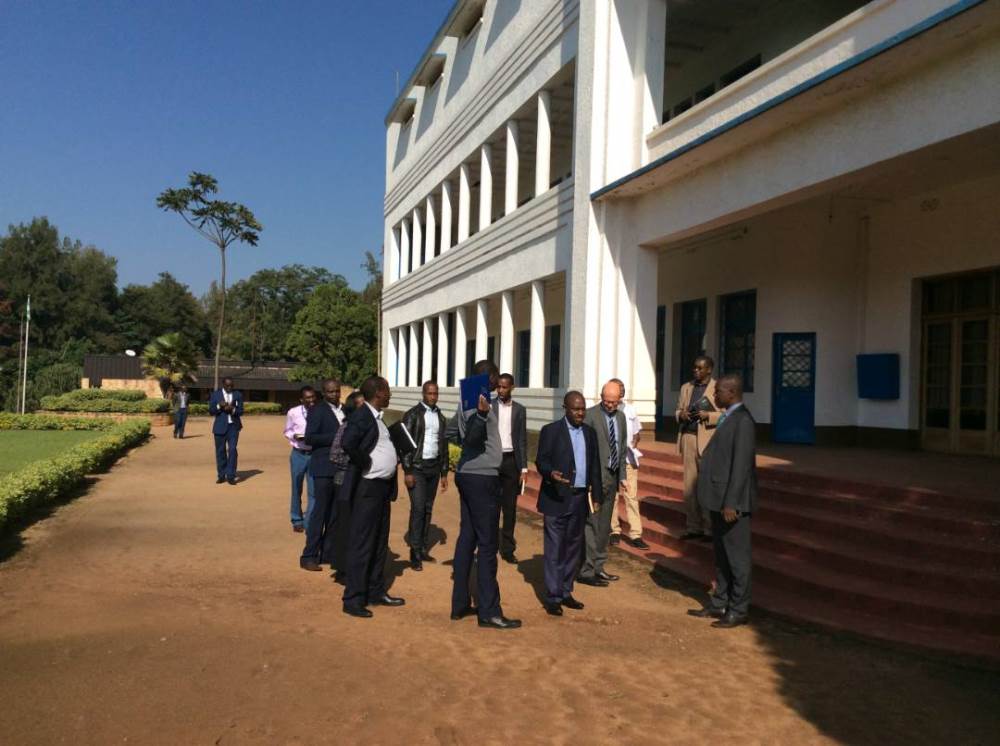 Minisitiri w'Uburezi yasuye ibice bitandukanye bigize Kaminuza y'u Rwanda, ishami rya Huye