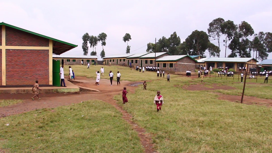 Ibibuga biracyari ikibazo ku mashuri menshi muri aka Karere