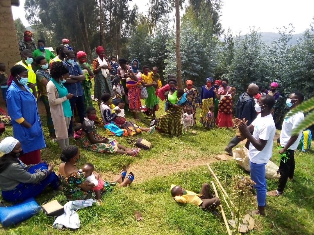 Abaturage bagiriwe inama yo guhindura imyumvire bagategura amafunguro ashoboka yabafasha kunoza imirire mu miryango yabo