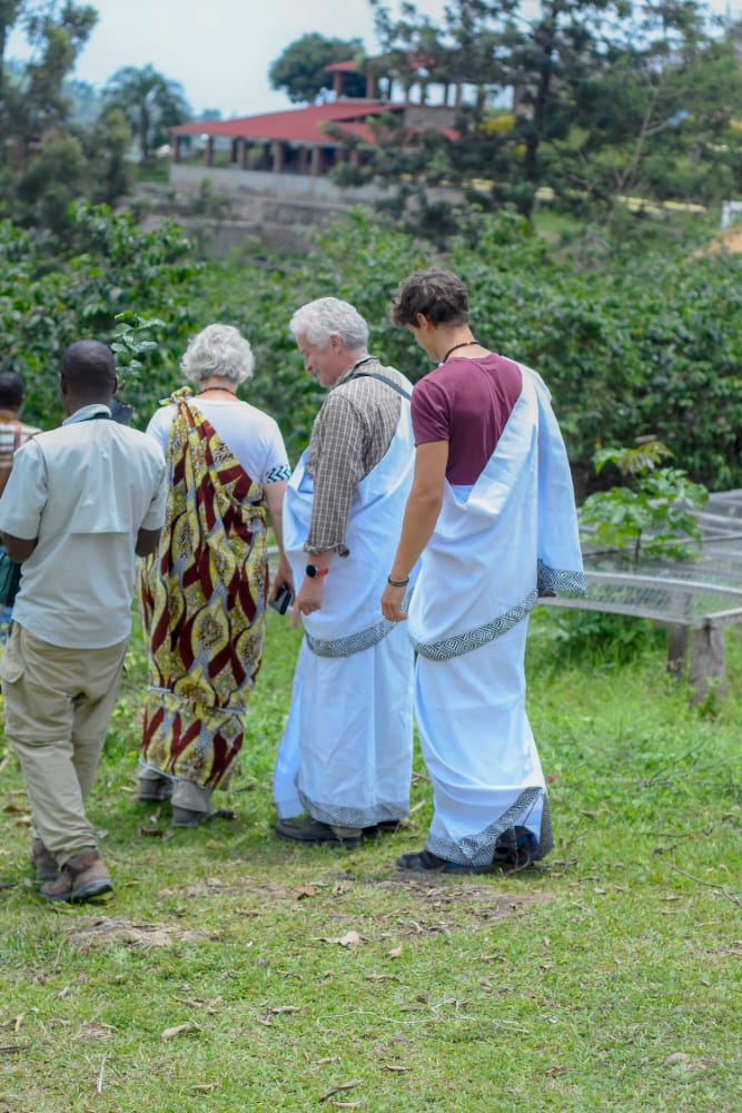 Abasura ibi biyaga bigishwa ibijyanye n'umuco nyarwanda, bagakenyera nk'uko kera byakorwaga