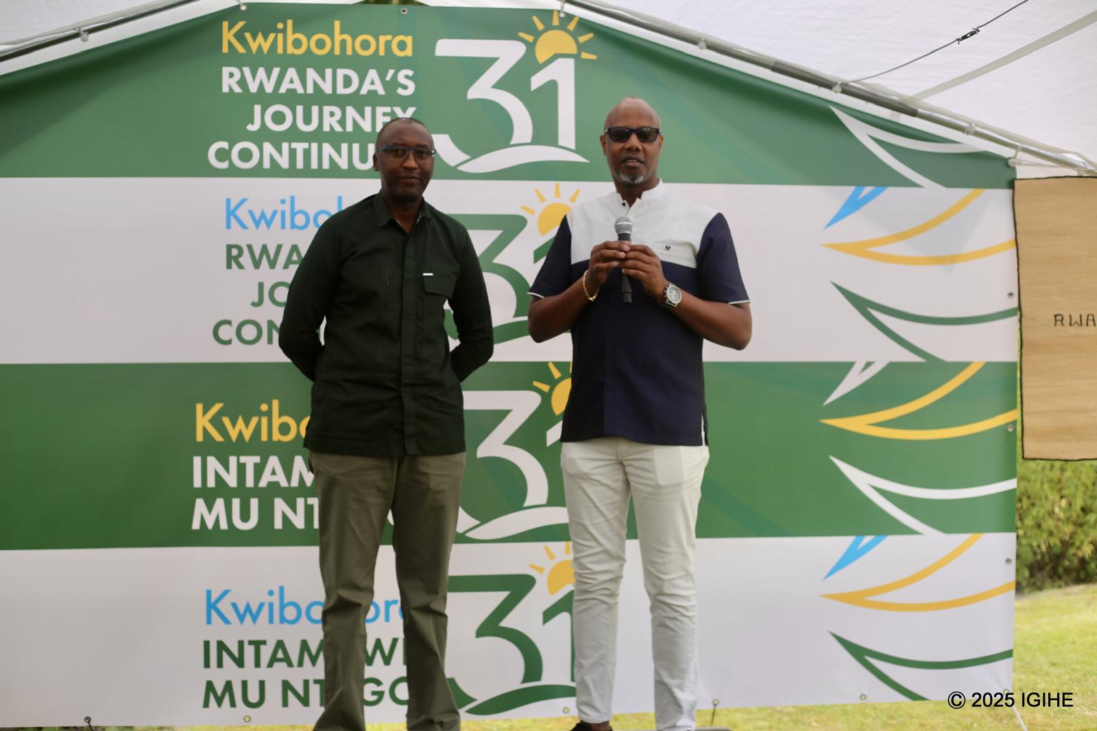 Claude Ndabarasa uhagarariye Diaspora Nyarwanda mu Buholandi hamwe na Perezida wa IBUKA mu Buholandi, Rutazihana Joseph