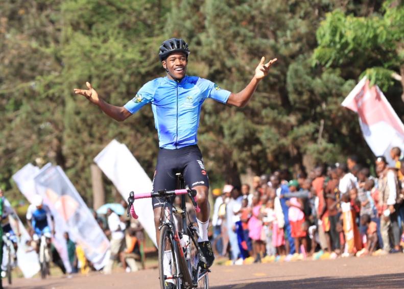 Ishimwe Brian yishimira umwanya wa kabiri mu ngimbi