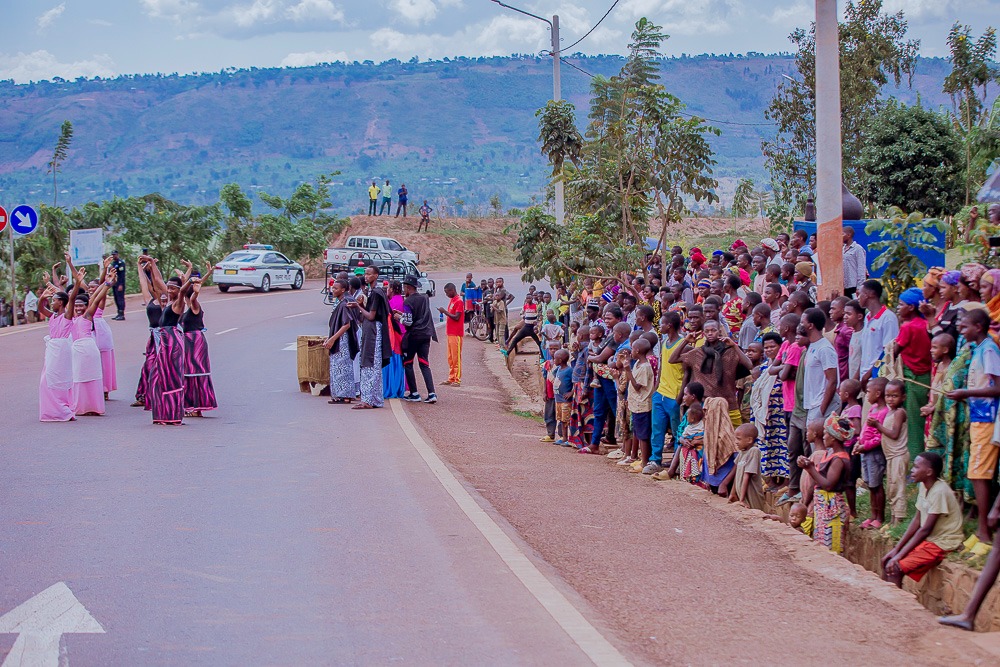 Bamwe bari baserutse mu mbyino gakondo
