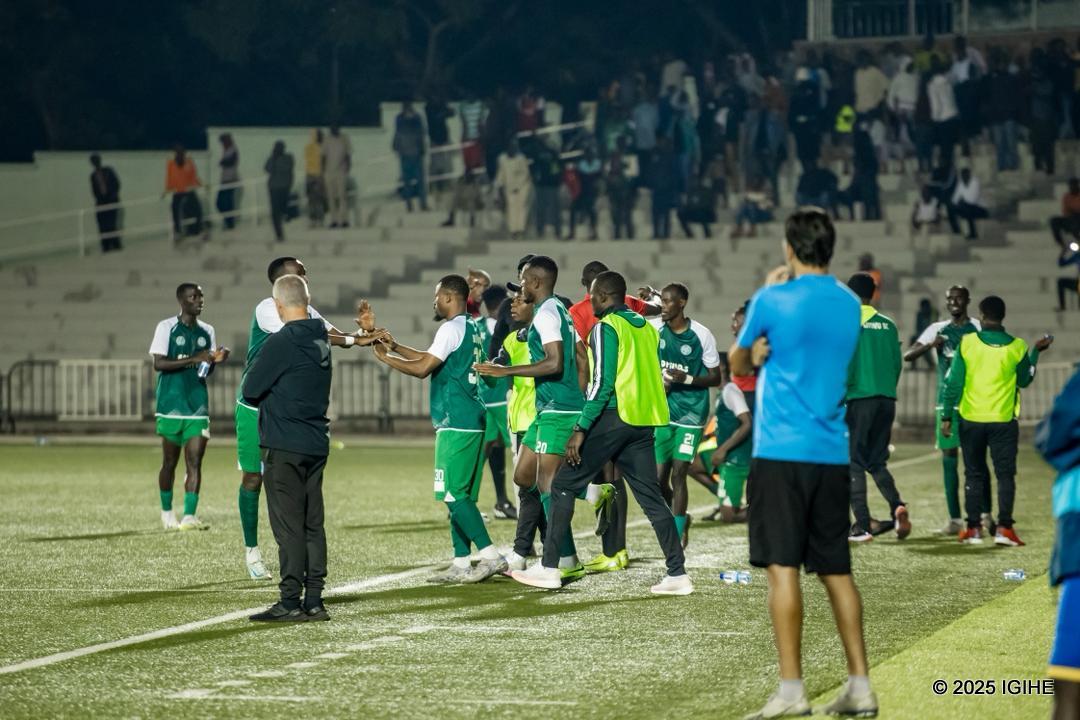 Abakinnyi ba Kiyovu bishimira igitego cya kabiri