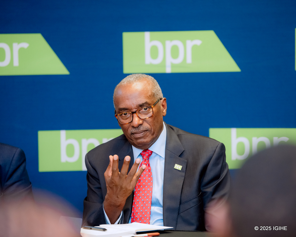 Umuyobozi w’Inama y’Ubutegetsi ya BPR Bank Rwanda Plc, George Rubagumya, yasabye abanyamigabane batariyandikisha kubikora