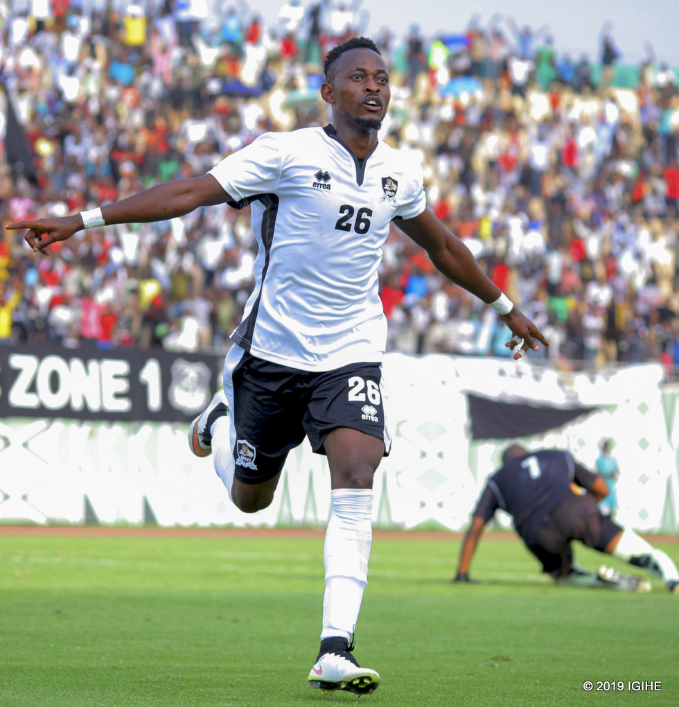 Rutahizamu Bigirimana Issa waguzwe na APR FC imukuye i Burundi yirukanwe. Bivugwa ko yamaze kumvikana na Young Africans yo muri Tanzania