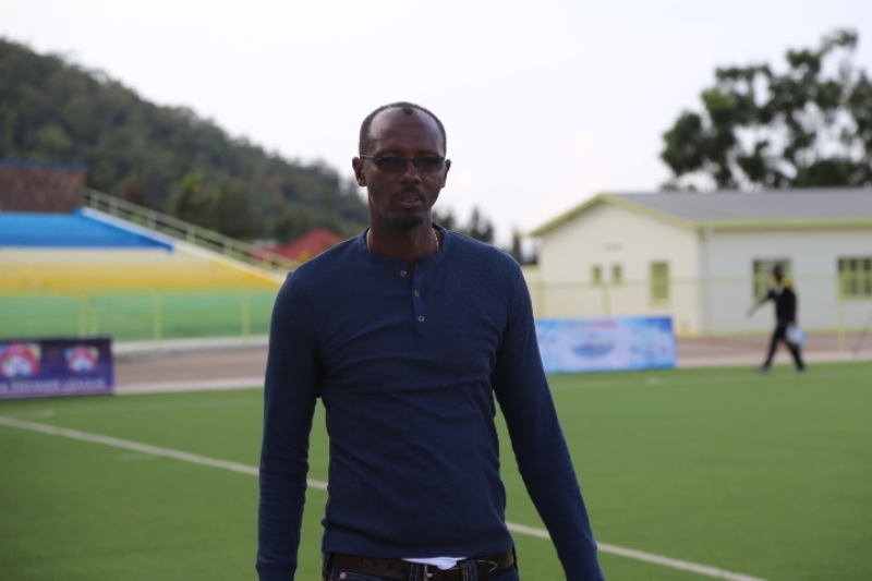 Eric Nshimiyimana yavuze ko Minisitiri Uwacu akwiye gusobanura neza amagambo yatangaje