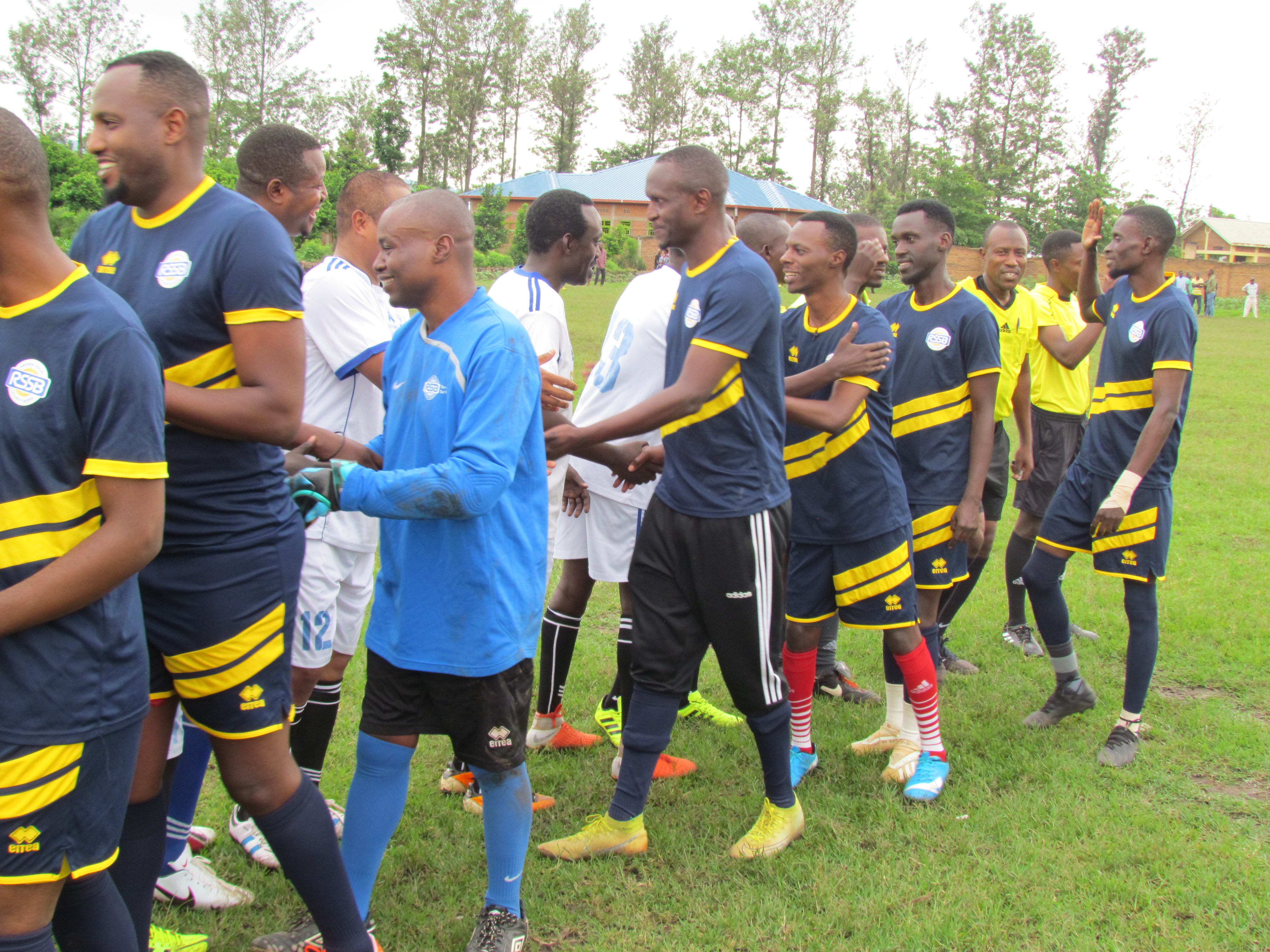 Umuganda rusange wasojwe n'umukino wahuje CIMERWA na RSSB