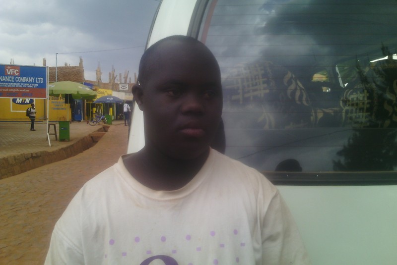 Uyu ni Mahungu, usigaye wenyine mushiki we yarapfuye/ ifoto yafashwe na Phone