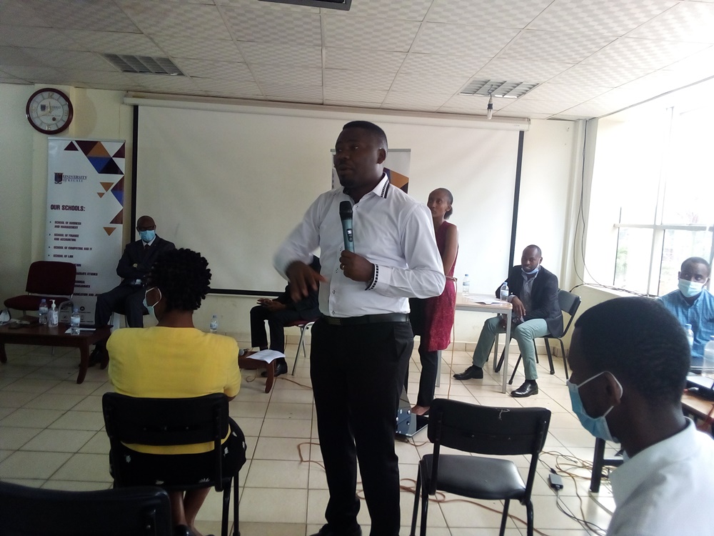 Mu byo Bamporiki yasabye urubyiruko harimo no gukoresha imbuga nkoranyambaga ibibungura