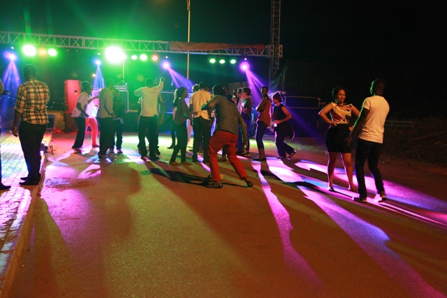Abitabiriye Street Electronic Music Dance bariye umuziki mpaka mu rukerera