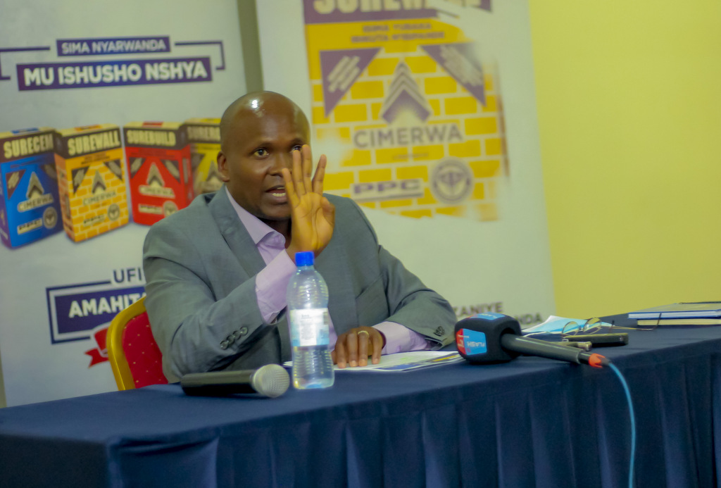 Umuyobozi wa Cimerwa, Albert K. Sigei, mu kiganiro n'abanyamakuru kuri uyu wa Gatanu