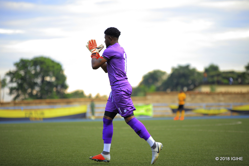 Kwizera Olivier wa Free State Stars yinjira mu kibuga asimbuye