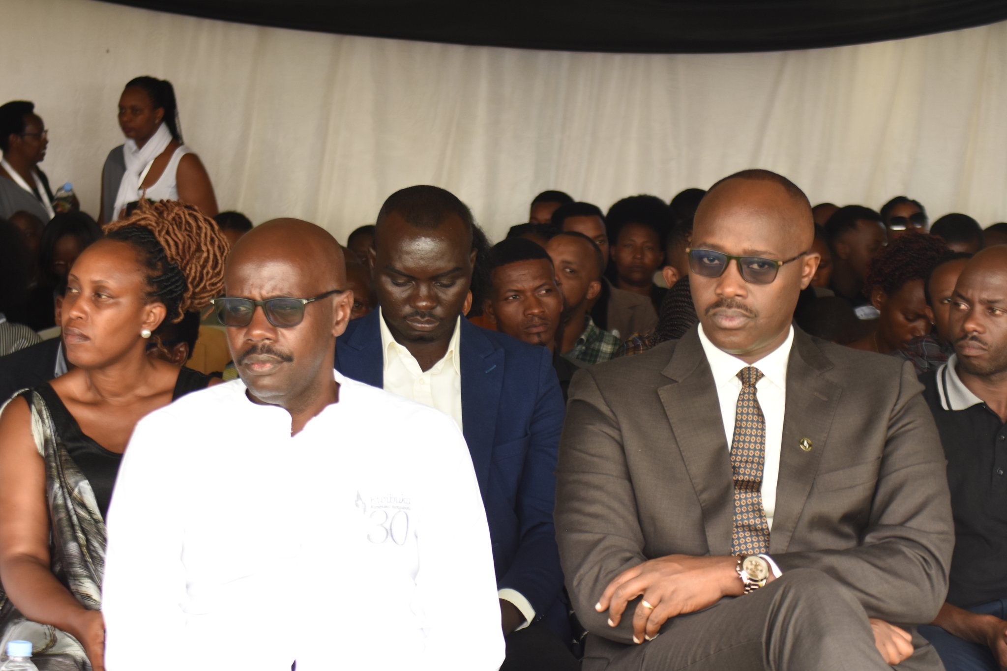 Guverineri w’Intara y’Ibirasirazuba, Pudence Rubingisa (ubanza iburyo) n’Umuyobozi w’Akarere ka Gatsibo, Gasana Richard bari mu bitabiriye iki gikorwa