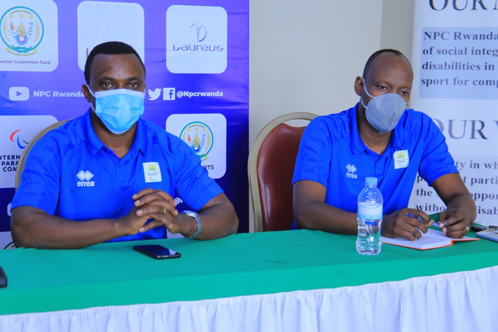 Umunyamabanga Mukuru wa NPC Rwanda, Dr Mutangana Dieudonné (ibumoso) na Vuningoma Emile wari ushinzwe ibijyanye no kwirinda COVID-19 ku ruhande rw'u Rwanda