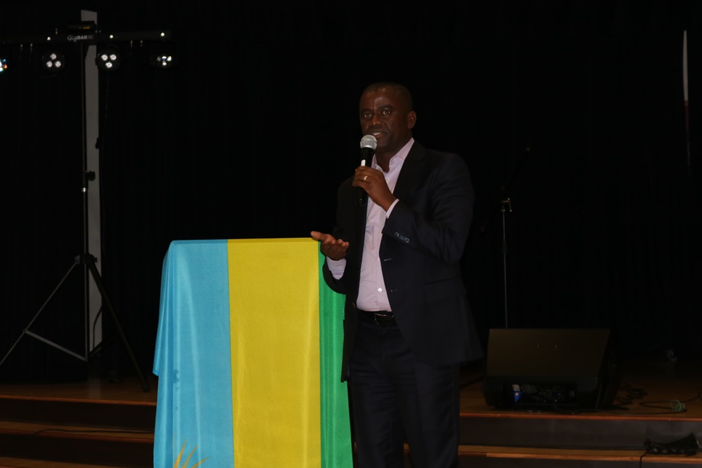Col. Vincent Nyakarundi ushinzwe ibijyanye n’igisirikare muri Ambasade y’u Rwanda muri Leta Zunze Ubumwe za Amerika na Canada yari umushyitsi mukuru