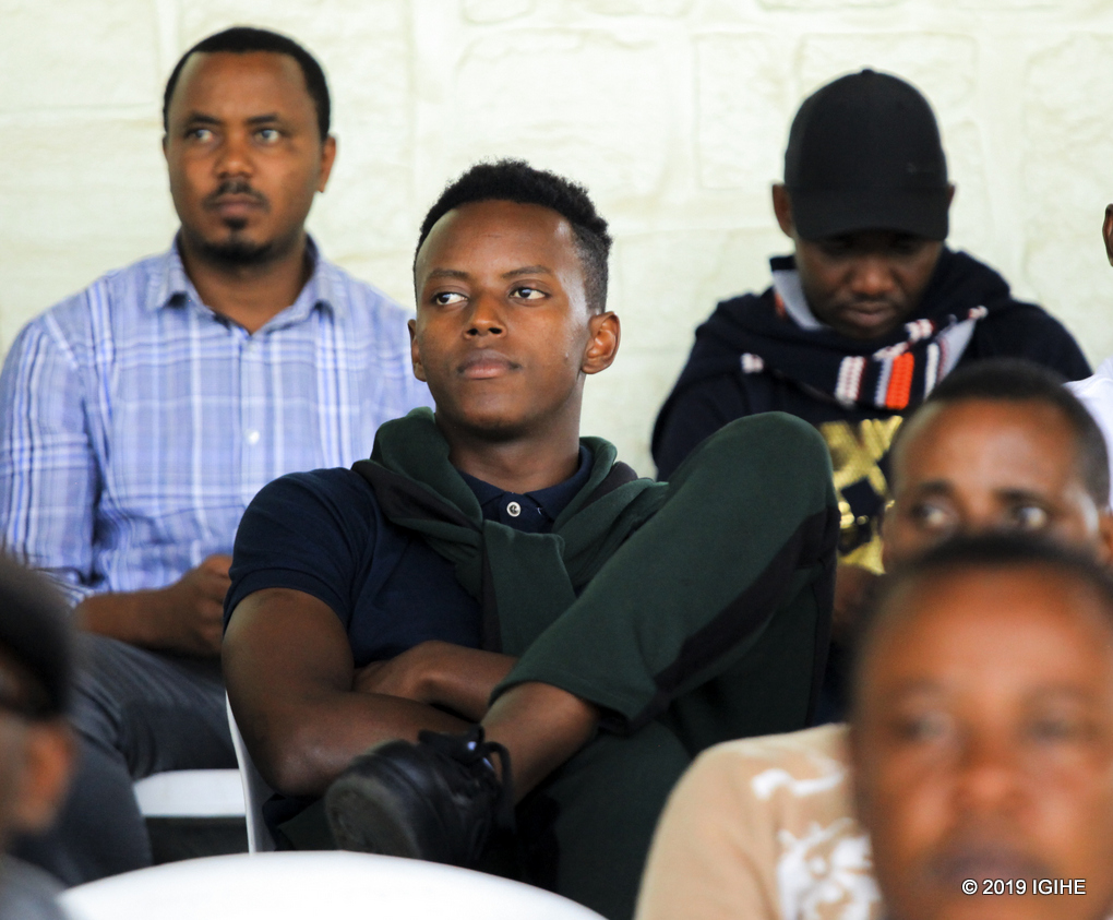 Nshuti Innocent utarabona ibyangombwa bimwemerera gukina muri uyu mwaka yarebeye umupira mu myanya y’icyubahiro