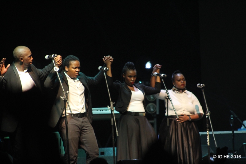Abaririmbyi bafashije Solly Mahlangu