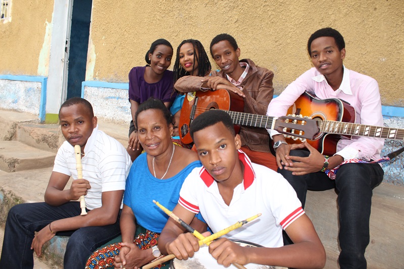 Strong Voice n'umubyeyi wabo ubafasha mu muziki