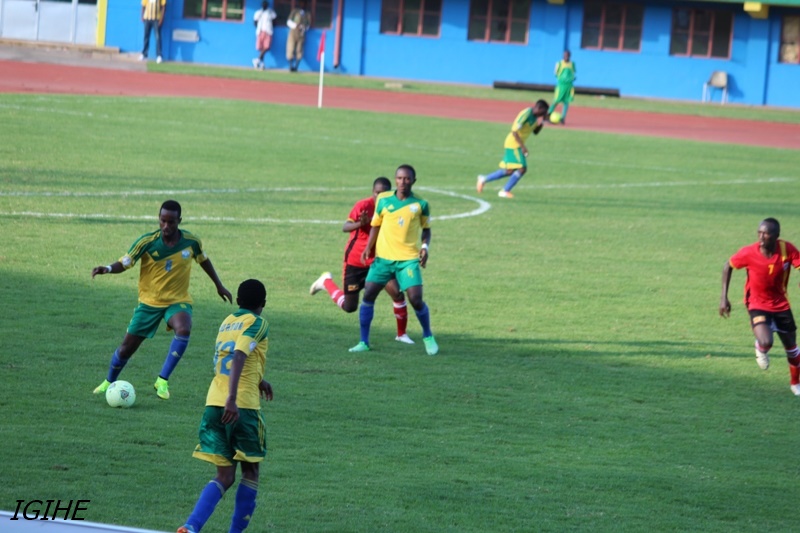 Ubwo u Rwanda rwakiraga Uganda stade Amahoro yari ifite ubwatsi bubereye ijisho n'ugikiniraho