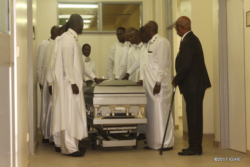 Ubwo umugogo w'umwami wakurwa mu buruhukiro bw'ibitaro byitiriwe Umwami Faisal