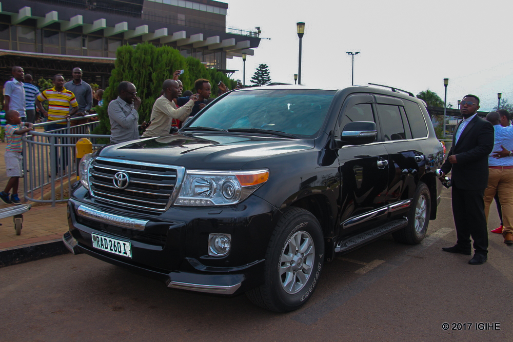 Imodoka uyu muhanzi yagiyemo nyuma yo kuva i Kanombe