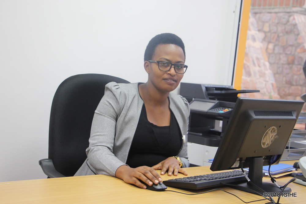 Umuyobozi ushinzwe kwakira abakiliya mu ishami rishya rya Ngoma, Denyse Umuhoza