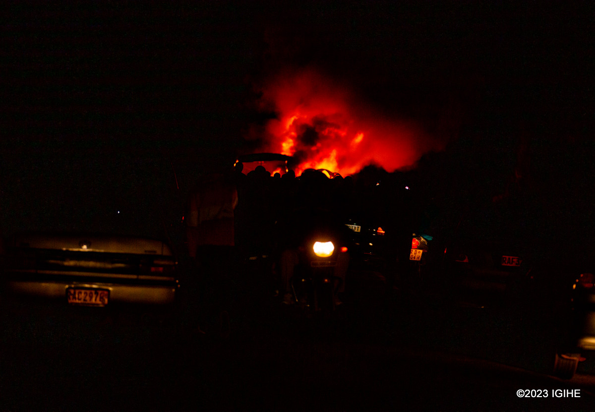 Saa 19:50 nibwo Polisi yarekuye imodoka nyuma y'uko imodoka izimye